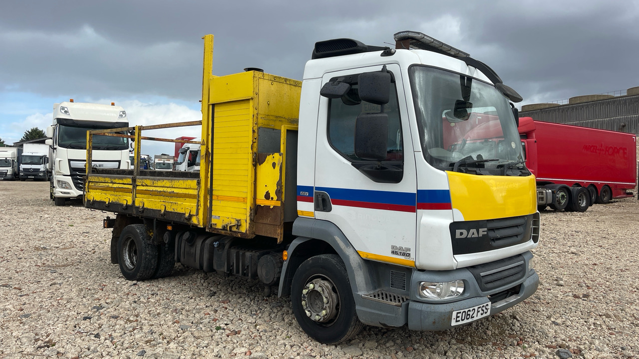 DAF LF 45.180 - Camião de caixa aberta/ Plataforma: foto 1 DAF LF 45.180 - Camião de caixa aberta/ Plataforma: foto 1