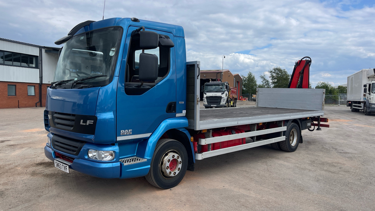 DAF LF 45.210 - Camião de caixa aberta/ Plataforma, Caminhão grua: foto 2 DAF LF 45.210 - Camião de caixa aberta/ Plataforma, Caminhão grua: foto 2