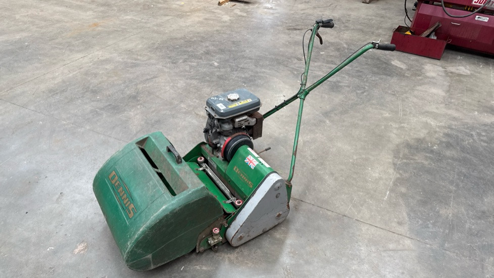 DENNIS FT510 PEDESTRIAN CYLINDER MOWER WITH 5K UNIT & GRASS BOX - Equipamento de construção: foto 4 DENNIS FT510 PEDESTRIAN CYLINDER MOWER WITH 5K UNIT & GRASS BOX - Equipamento de construção: foto 4