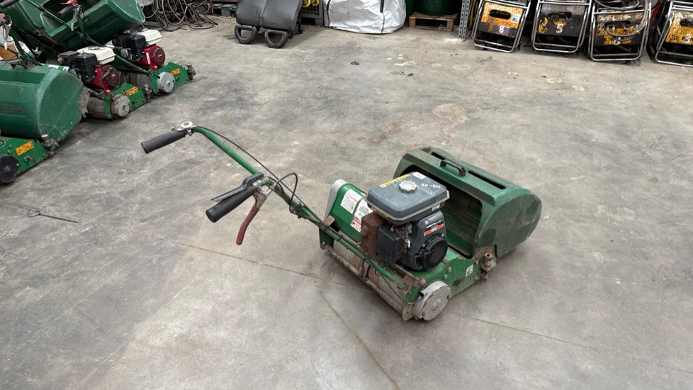 DENNIS FT510 PEDESTRIAN CYLINDER MOWER WITH 5K UNIT & GRASS BOX - Equipamento de construção: foto 3 DENNIS FT510 PEDESTRIAN CYLINDER MOWER WITH 5K UNIT & GRASS BOX - Equipamento de construção: foto 3