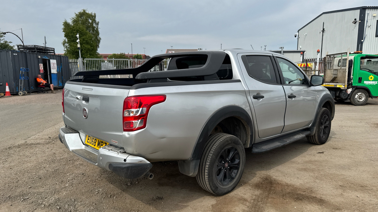 FIAT FULLBACK 2.4 180HP CROSS - Pick-up, Carrinha cabine dupla: foto 4 FIAT FULLBACK 2.4 180HP CROSS - Pick-up, Carrinha cabine dupla: foto 4