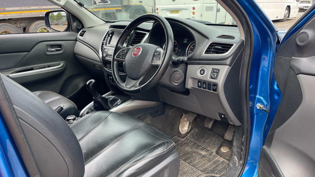 FIAT FULLBACK 2.4 180HP LX - Pick-up, Carrinha cabine dupla: foto 5 FIAT FULLBACK 2.4 180HP LX - Pick-up, Carrinha cabine dupla: foto 5