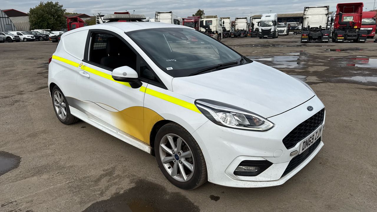 FORD FIESTA 1.5 TDCI 85PS - Automóvel: foto 1 FORD FIESTA 1.5 TDCI 85PS - Automóvel: foto 1