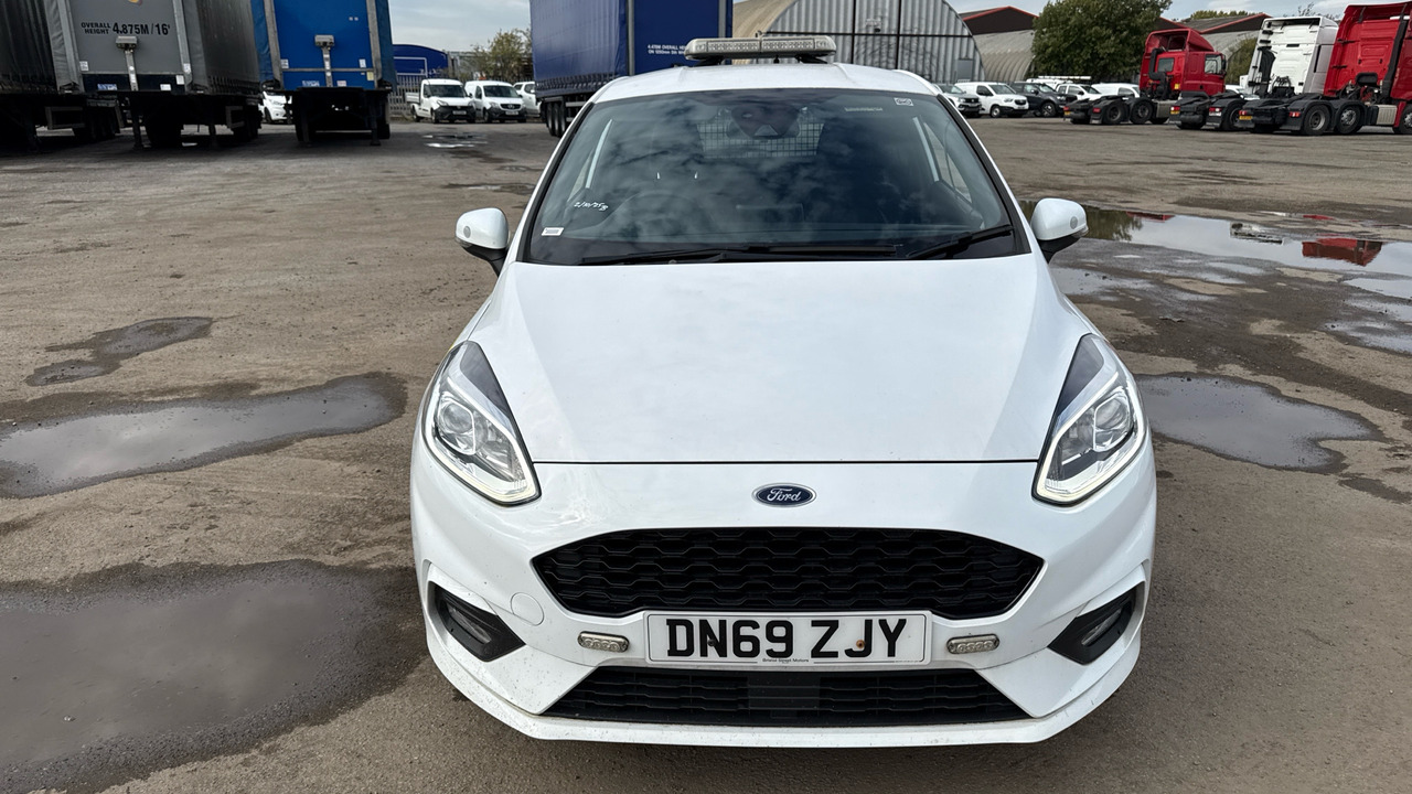 Automóvel FORD FIESTA 1.5 TDCI 85PS: foto 12