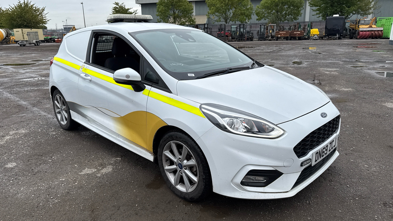 FORD FIESTA 1.5 TDCi 85PS - Automóvel: foto 1 FORD FIESTA 1.5 TDCi 85PS - Automóvel: foto 1