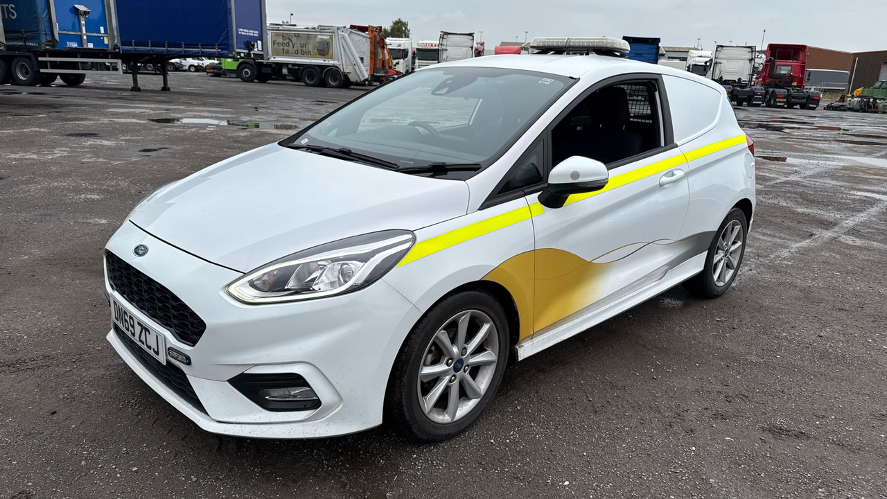 FORD FIESTA 1.5 TDCi 85PS - Automóvel: foto 2 FORD FIESTA 1.5 TDCi 85PS - Automóvel: foto 2