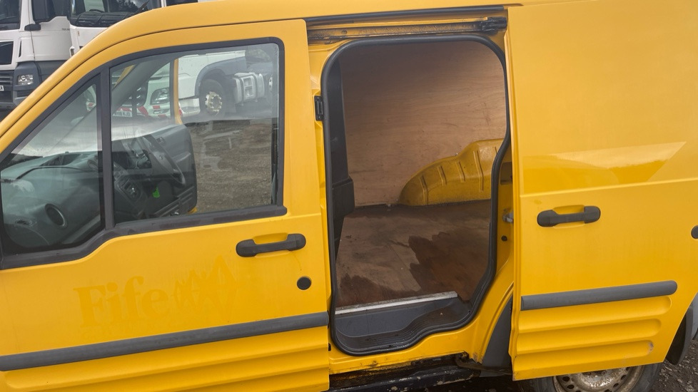 Furgão compacto FORD TRANSIT CONNECT T200 1.8 TDCI 75PS: foto 12 Furgão compacto FORD TRANSIT CONNECT T200 1.8 TDCI 75PS: foto 12