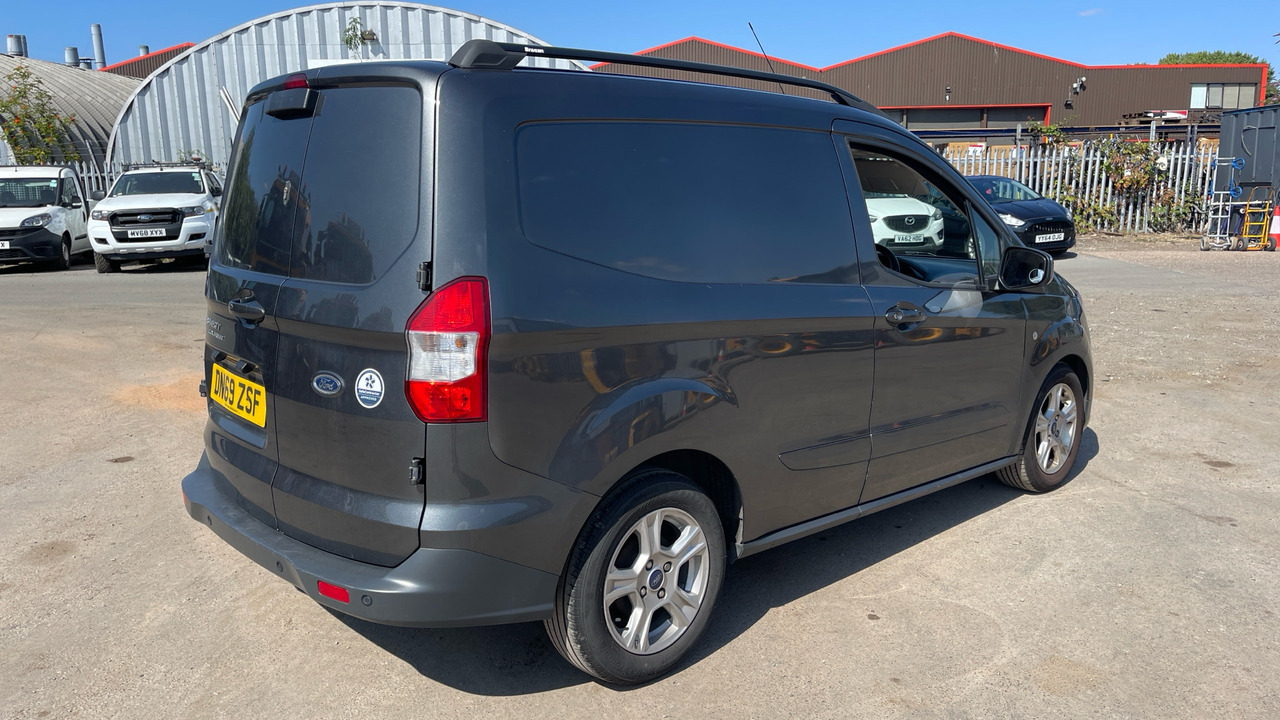 FORD TRANSIT COURIER 1.5 TDCi 100PS - Furgão compacto: foto 4 FORD TRANSIT COURIER 1.5 TDCi 100PS - Furgão compacto: foto 4