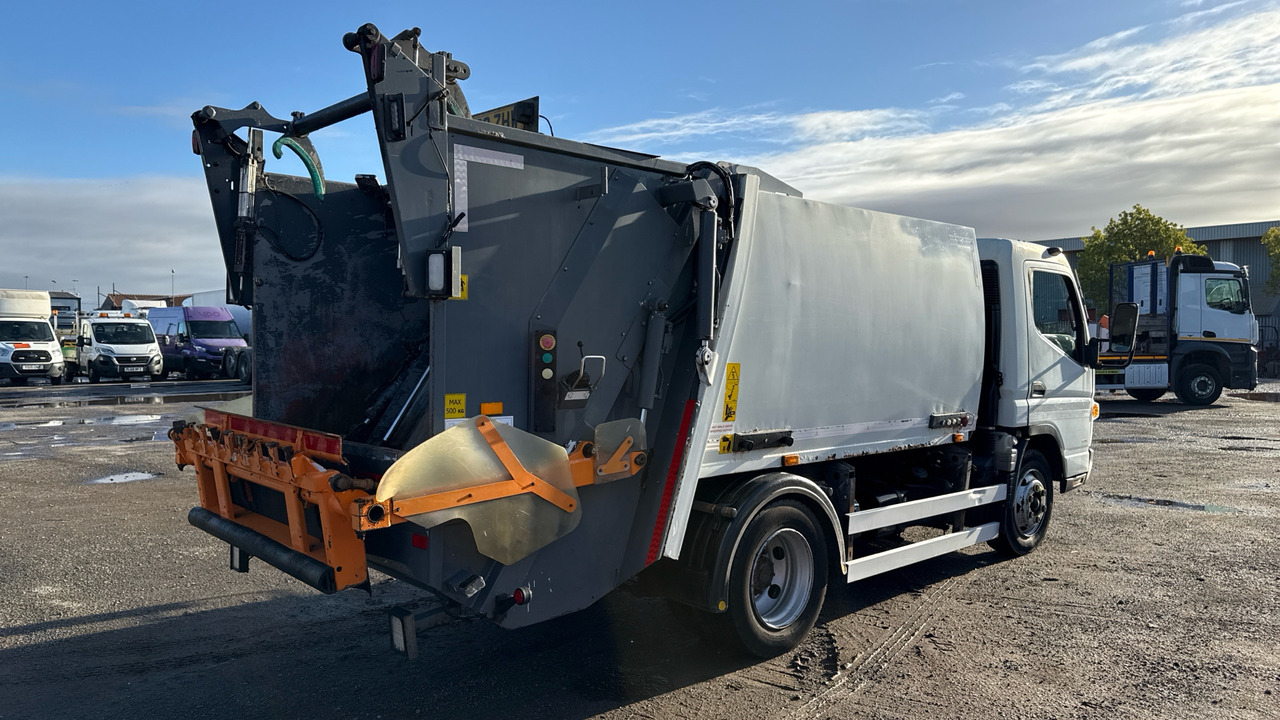 FUSO CANTER  7C15 - Caminhão de lixo: foto 4 FUSO CANTER  7C15 - Caminhão de lixo: foto 4