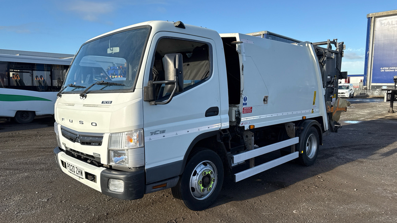 FUSO CANTER  7C15 - Caminhão de lixo: foto 2 FUSO CANTER  7C15 - Caminhão de lixo: foto 2