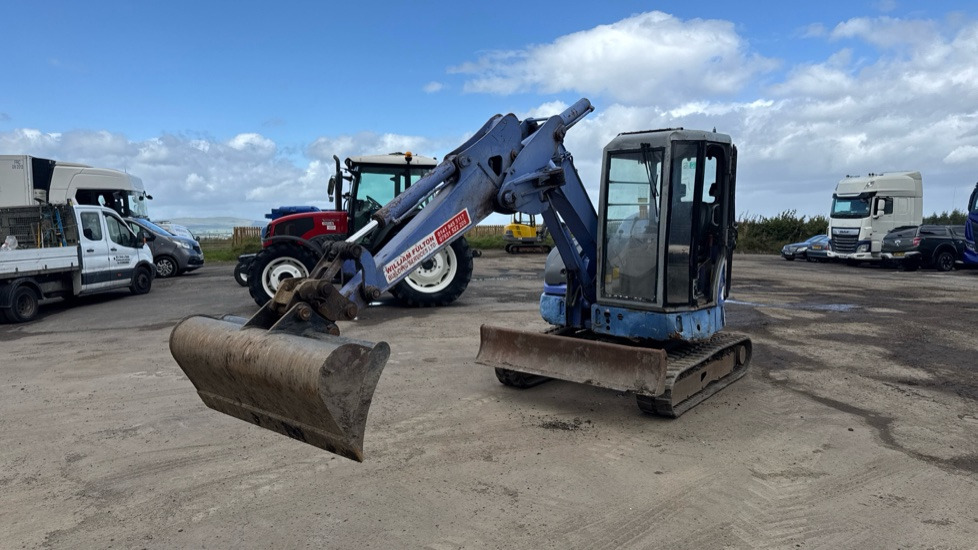 HITACHI EX40UR-3 - Mini escavadeira: foto 2 HITACHI EX40UR-3 - Mini escavadeira: foto 2