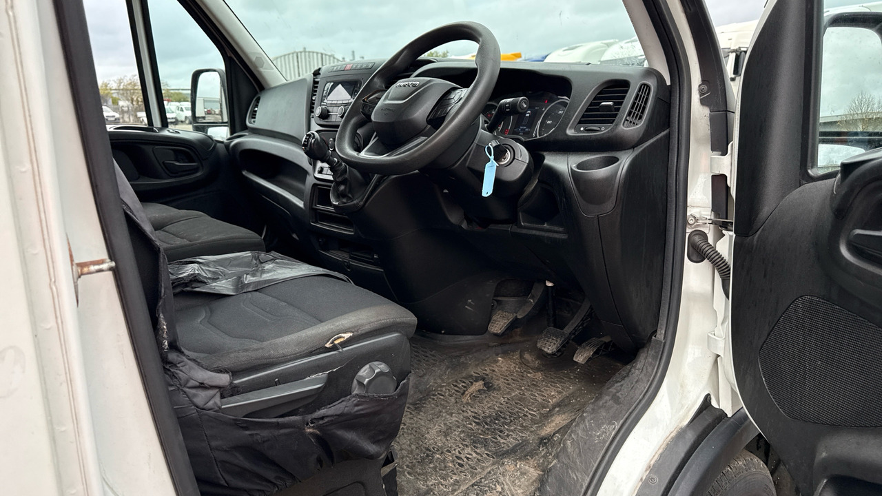 IVECO DAILY 35-120 2.3 4100 WB - Furgão basculante: foto 5 IVECO DAILY 35-120 2.3 4100 WB - Furgão basculante: foto 5