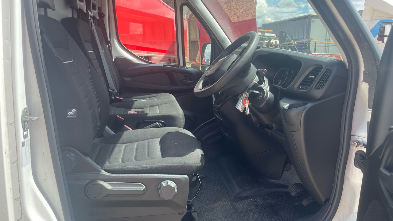 IVECO DAILY 35-140 2.3 3520 WB - Furgão: foto 5 IVECO DAILY 35-140 2.3 3520 WB - Furgão: foto 5