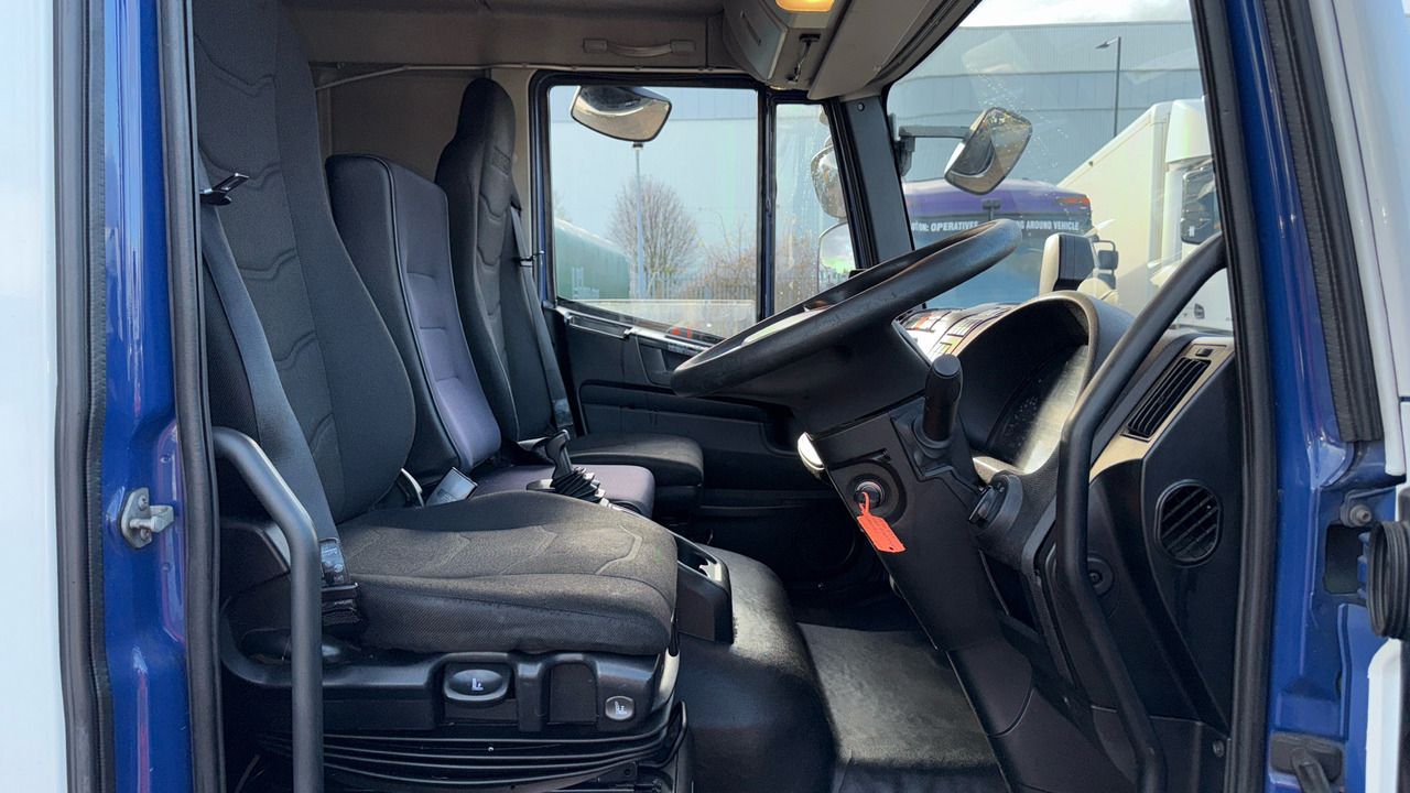 IVECO EUROCARGO 120E - Caminhão com lona: foto 5 IVECO EUROCARGO 120E - Caminhão com lona: foto 5