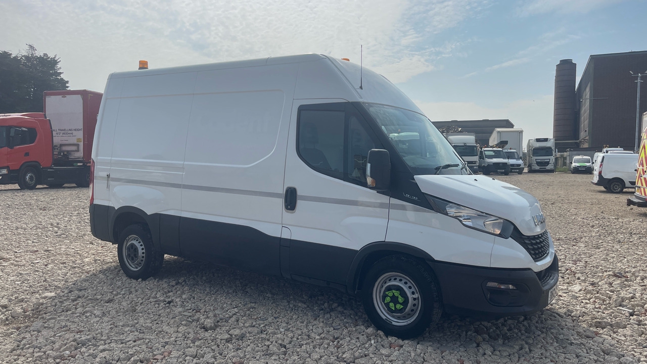 Iveco Daily 35-120 2.3 3520 WB - Furgão: foto 1 Iveco Daily 35-120 2.3 3520 WB - Furgão: foto 1