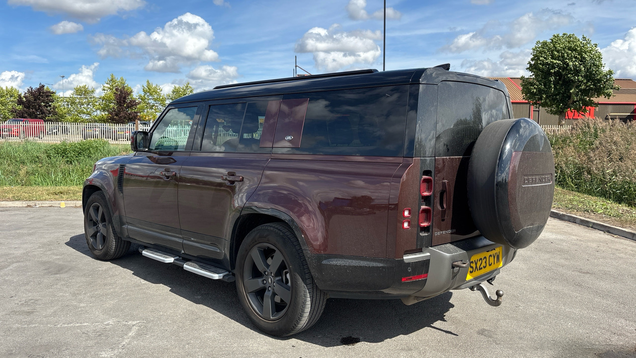 LAND ROVER DEFENDER 3.0 D300 X-Dynamic HSE 130 - SUV: foto 3 LAND ROVER DEFENDER 3.0 D300 X-Dynamic HSE 130 - SUV: foto 3