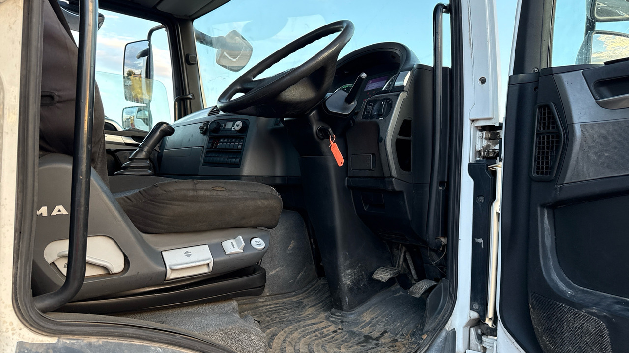 MAN TG-M 18.250 - Máquina de asfalto: foto 5 MAN TG-M 18.250 - Máquina de asfalto: foto 5