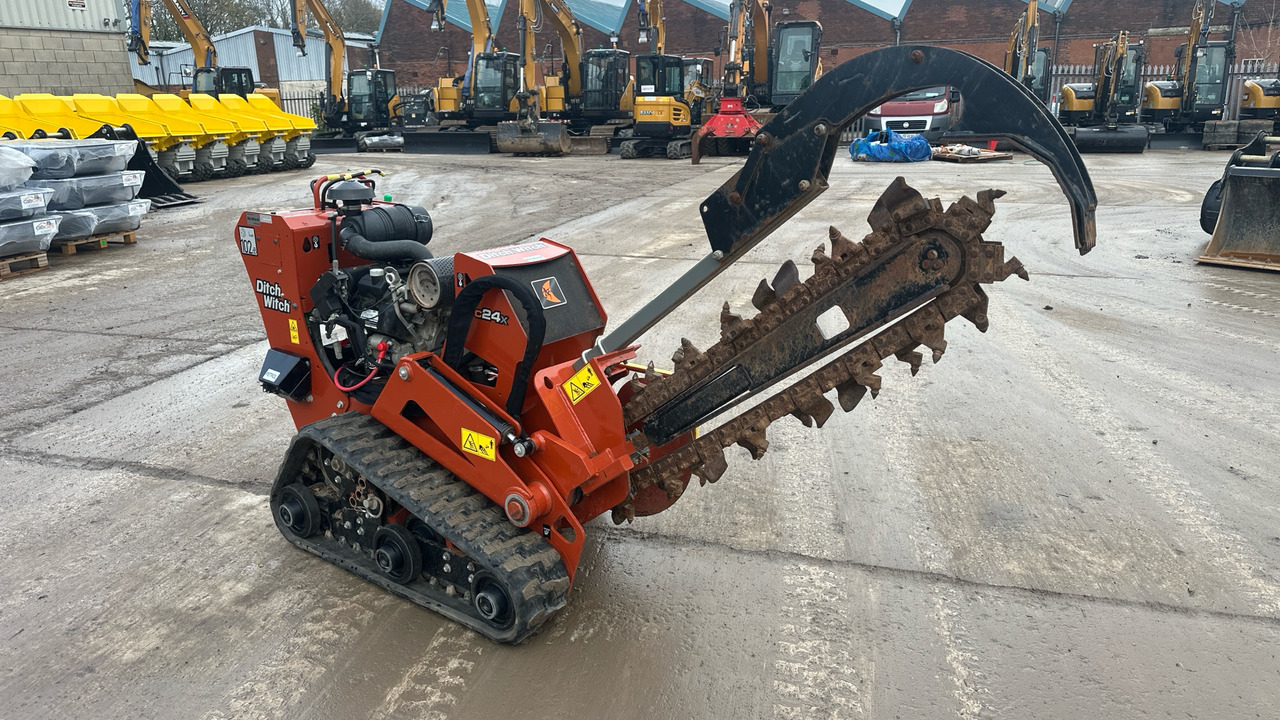 DITCH WITCH C24X - Máquina de outro: foto 2 DITCH WITCH C24X - Máquina de outro: foto 2