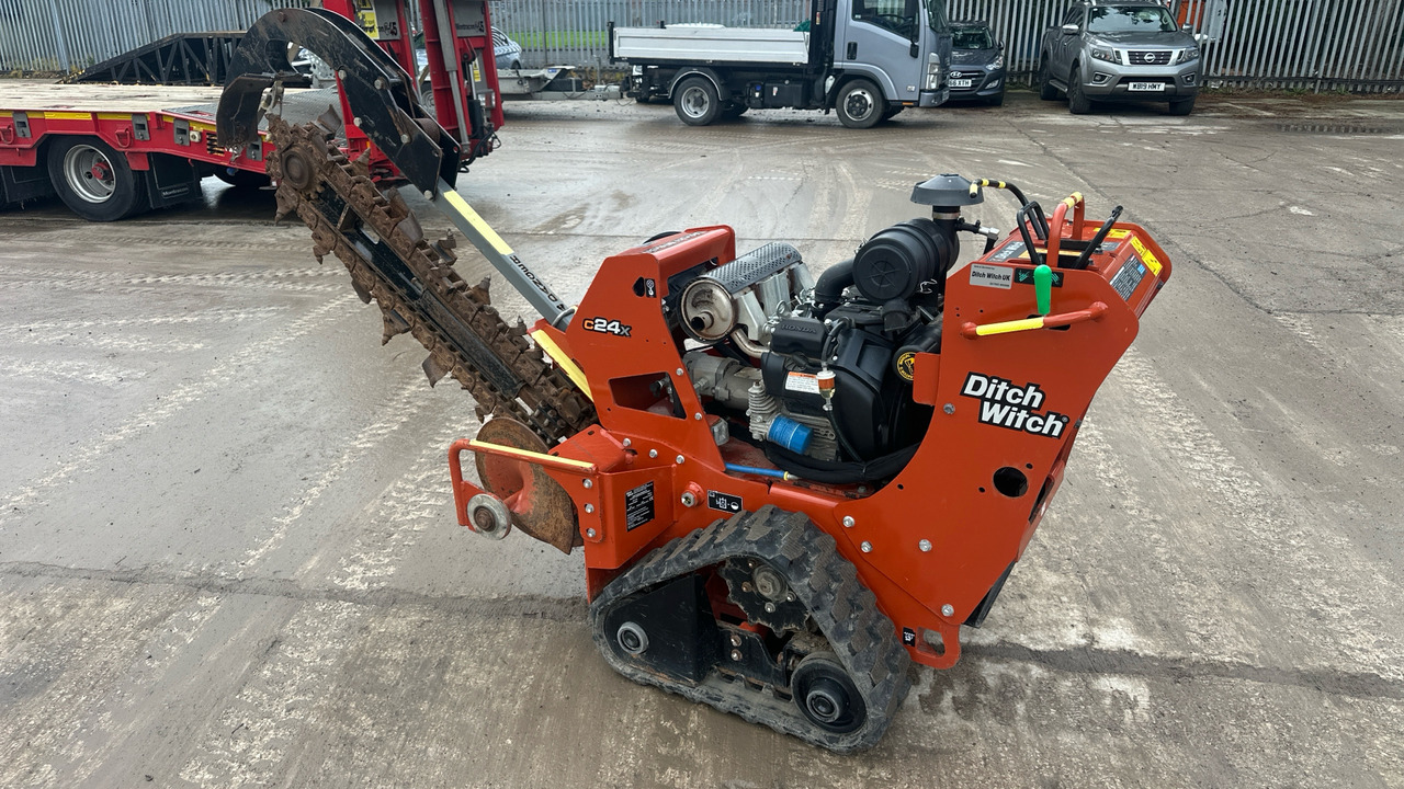 DITCH WITCH C24X - Máquina de outro: foto 4 DITCH WITCH C24X - Máquina de outro: foto 4