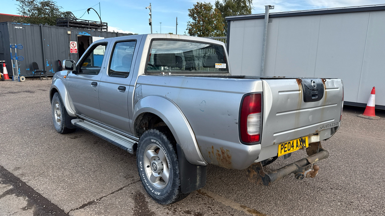 NISSAN D22 2.5 DI - Pick-up, Carrinha cabine dupla: foto 3 NISSAN D22 2.5 DI - Pick-up, Carrinha cabine dupla: foto 3