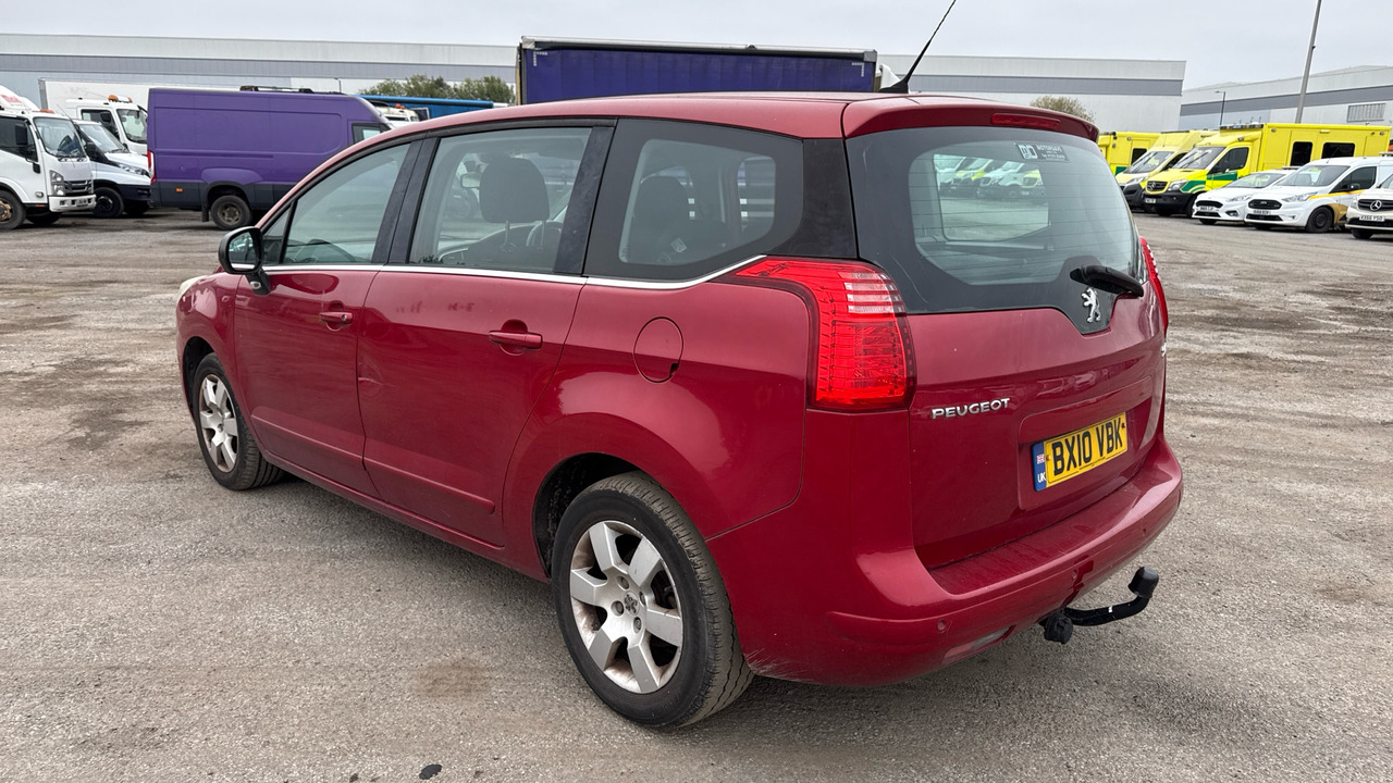 PEUGEOT 5008 2.0 HDI 150PS - Automóvel: foto 3 PEUGEOT 5008 2.0 HDI 150PS - Automóvel: foto 3