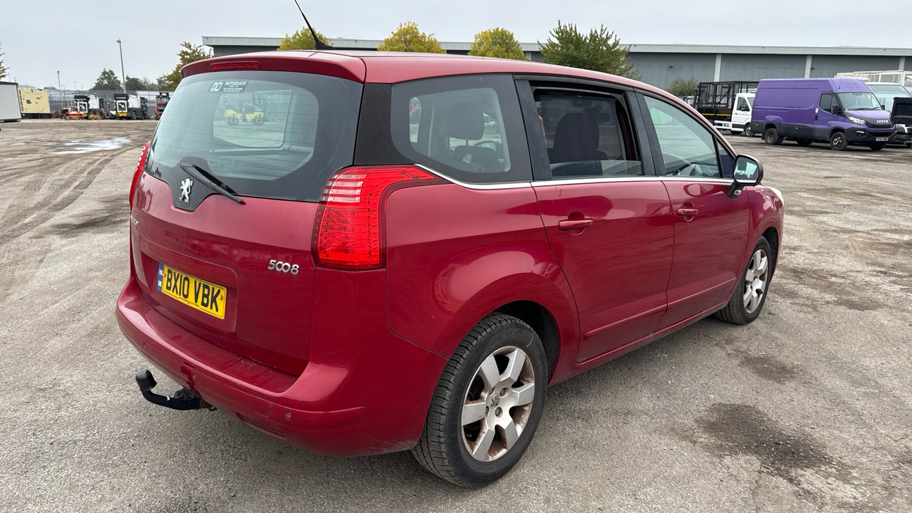 PEUGEOT 5008 2.0 HDI 150PS - Automóvel: foto 4 PEUGEOT 5008 2.0 HDI 150PS - Automóvel: foto 4