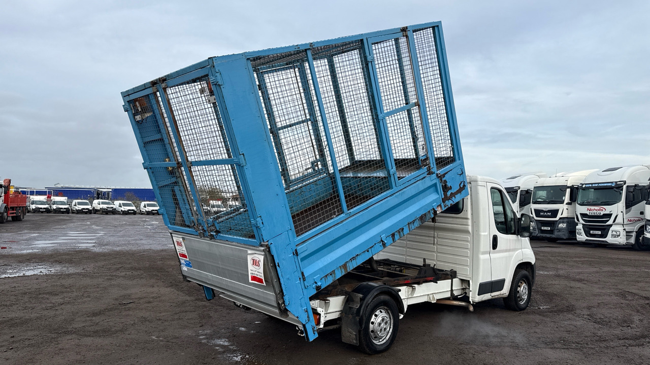 PEUGEOT BOXER 335 2.2 HDi 130ps - Furgão basculante: foto 4 PEUGEOT BOXER 335 2.2 HDi 130ps - Furgão basculante: foto 4