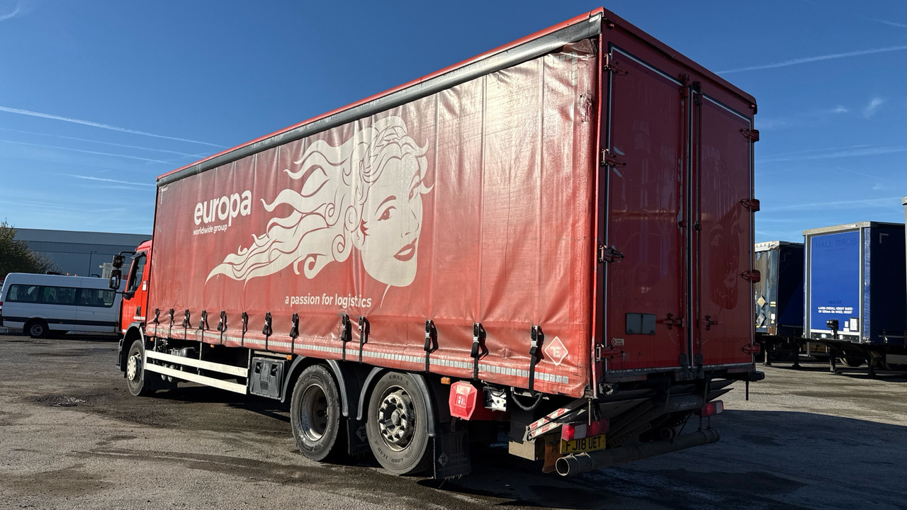 RENAULT D  26 - Caminhão com lona: foto 3 RENAULT D  26 - Caminhão com lona: foto 3