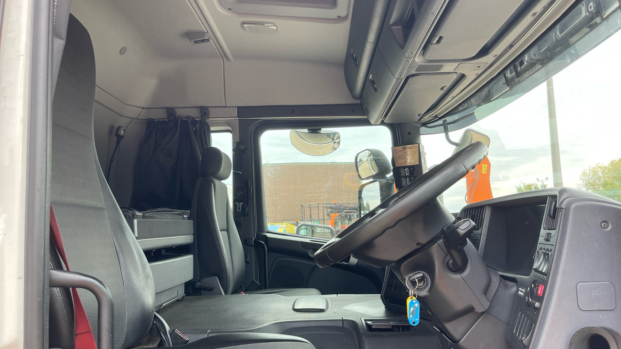 SCANIA P250 - Caminhão com lona: foto 5 SCANIA P250 - Caminhão com lona: foto 5