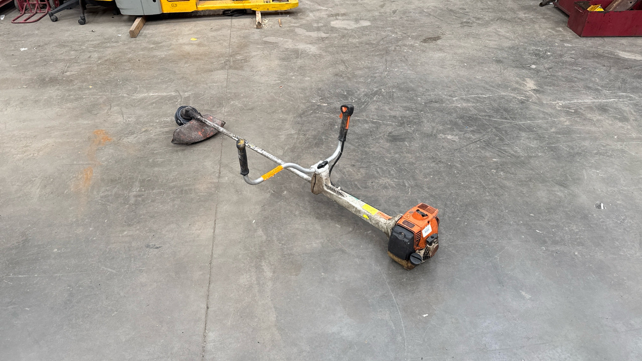 STIHL FS45C STRIMMER - Equipamento de construção: foto 1 STIHL FS45C STRIMMER - Equipamento de construção: foto 1