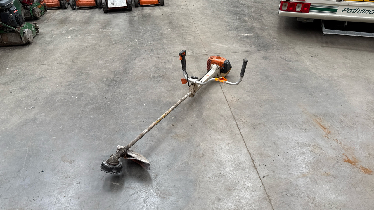 STIHL FS45C STRIMMER - Equipamento de construção: foto 2 STIHL FS45C STRIMMER - Equipamento de construção: foto 2