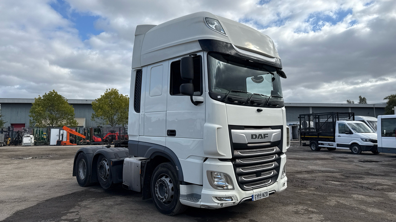 DAF XF 530 - Tractor: foto 1 DAF XF 530 - Tractor: foto 1
