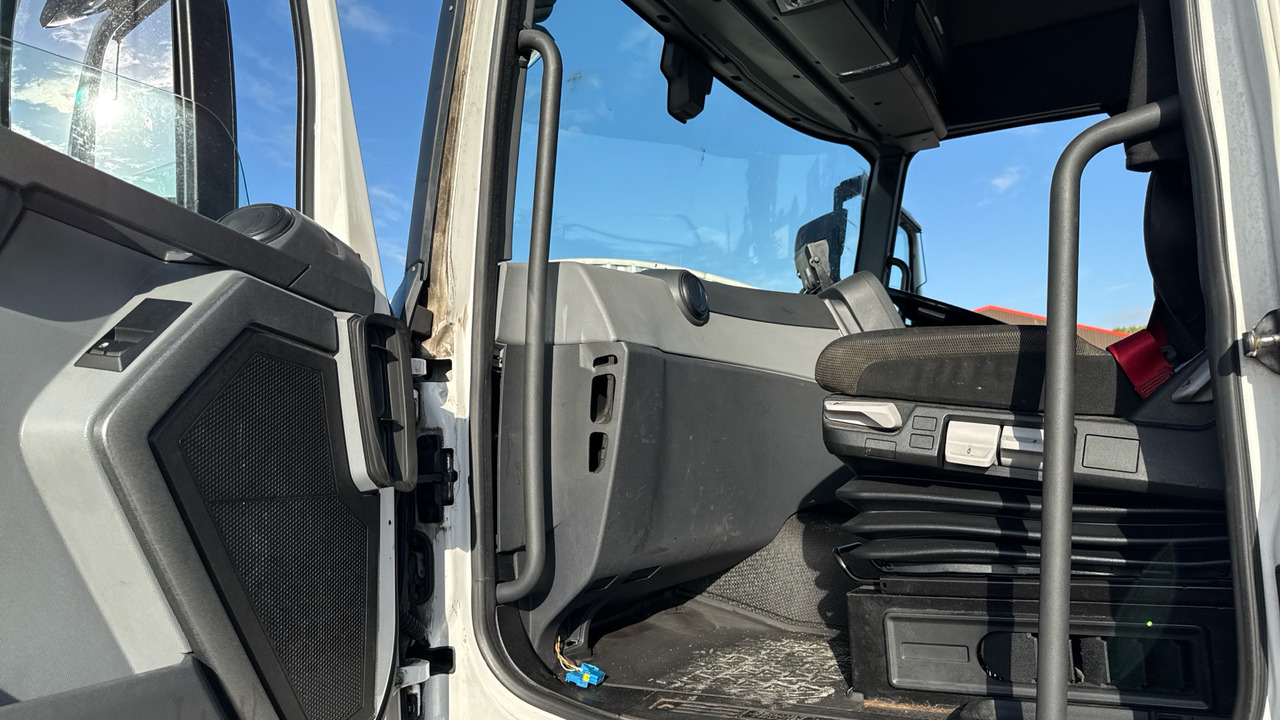 Tractor RENAULT T 460: foto 17