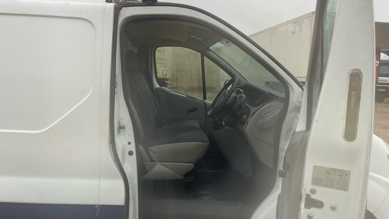 VAUXHALL VIVARO 2700 2.0 CDTI 115PS - Carrinha de contentor: foto 5 VAUXHALL VIVARO 2700 2.0 CDTI 115PS - Carrinha de contentor: foto 5