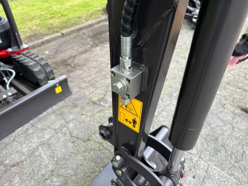 Rhino Rhinoceros XN12-9 - Mini escavadeira: foto 5 Rhino Rhinoceros XN12-9 - Mini escavadeira: foto 5