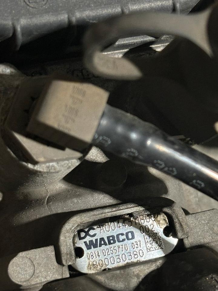 Atego 4 EU6 WABCO Fußbremsventil / Bremsventil A0044311806 - Válvula de freio de Caminhão: foto 3 Atego 4 EU6 WABCO Fußbremsventil / Bremsventil A0044311806 - Válvula de freio de Caminhão: foto 3
