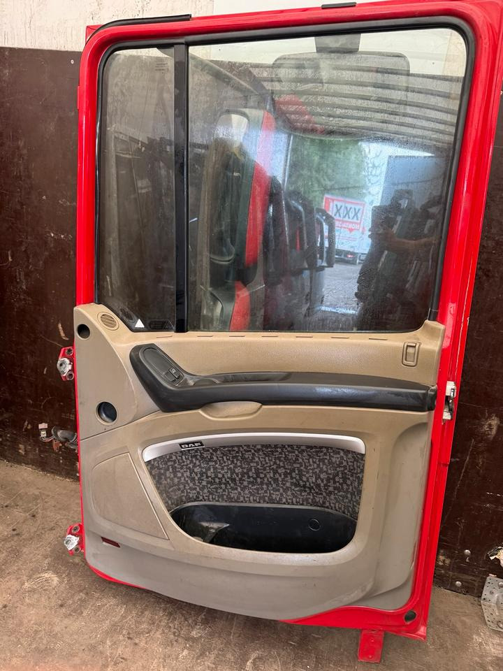 DAF XF 105,460 Beifahrertür Rot Spiegel Innenverkleidung LN 46 - Porta e peças de Caminhão: foto 3 DAF XF 105,460 Beifahrertür Rot Spiegel Innenverkleidung LN 46 - Porta e peças de Caminhão: foto 3