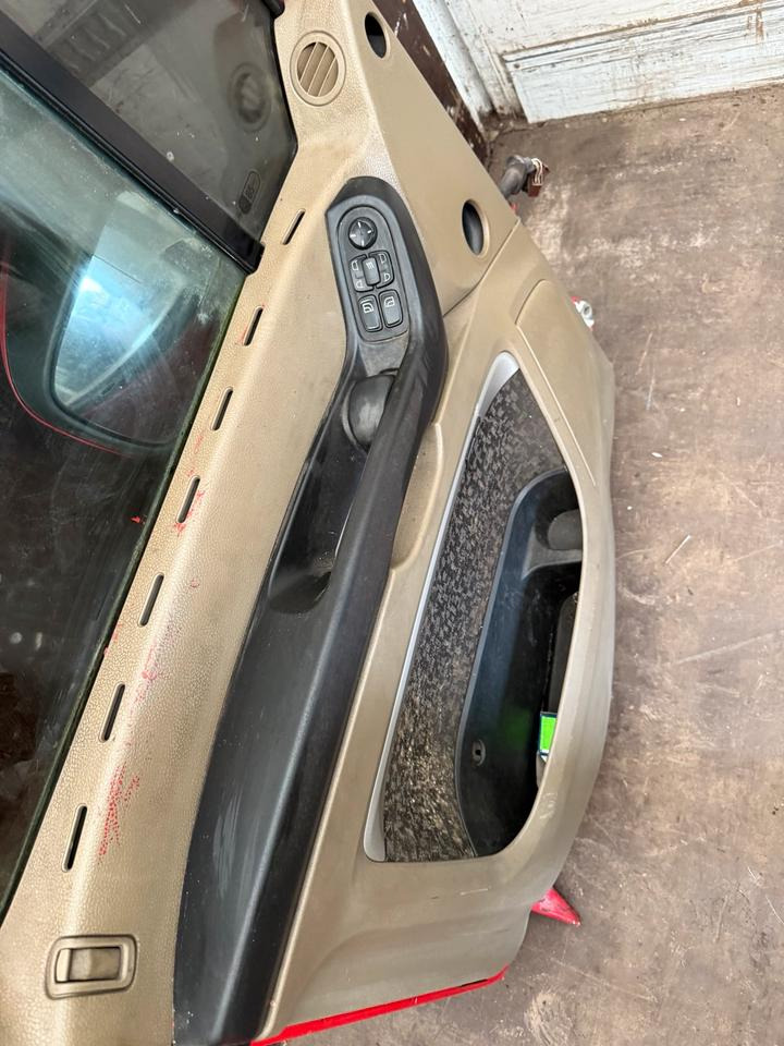 DAF XF 105,460 Fahrertür Rot Spiegel Innenverkleidung LN 47 - Porta e peças de Caminhão: foto 4 DAF XF 105,460 Fahrertür Rot Spiegel Innenverkleidung LN 47 - Porta e peças de Caminhão: foto 4