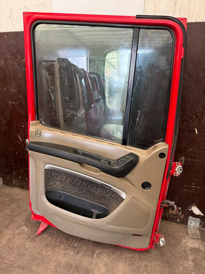 DAF XF 105,460 Fahrertür Rot Spiegel Innenverkleidung LN 47 - Porta e peças de Caminhão: foto 2 DAF XF 105,460 Fahrertür Rot Spiegel Innenverkleidung LN 47 - Porta e peças de Caminhão: foto 2