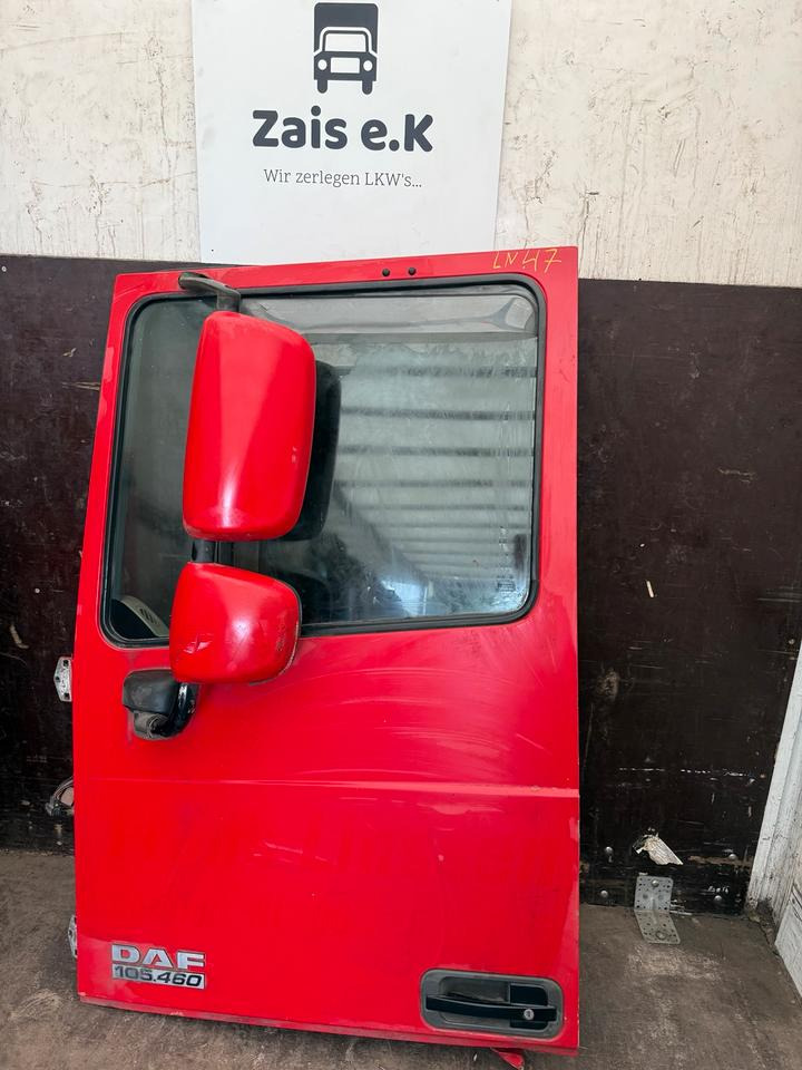 DAF XF 105,460 Fahrertür Rot Spiegel Innenverkleidung LN 47 - Porta e peças de Caminhão: foto 1 DAF XF 105,460 Fahrertür Rot Spiegel Innenverkleidung LN 47 - Porta e peças de Caminhão: foto 1
