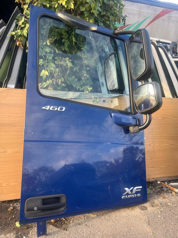 DAF XF 460 EU6 Beifahrertür Blau Rechts Spiegel Innenverkleidung - Porta e peças de Caminhão: foto 3 DAF XF 460 EU6 Beifahrertür Blau Rechts Spiegel Innenverkleidung - Porta e peças de Caminhão: foto 3