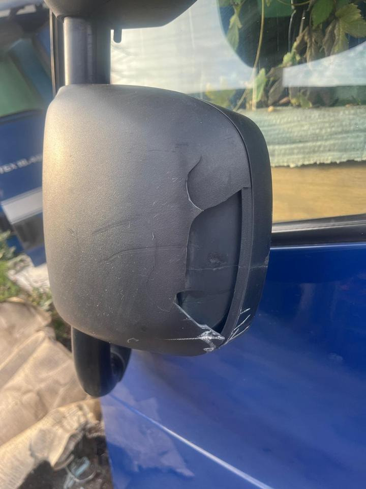 DAF XF 460 EU6 Fahrertür Blau Links Spiegel Innenverkleidung - Porta e peças de Caminhão: foto 2 DAF XF 460 EU6 Fahrertür Blau Links Spiegel Innenverkleidung - Porta e peças de Caminhão: foto 2