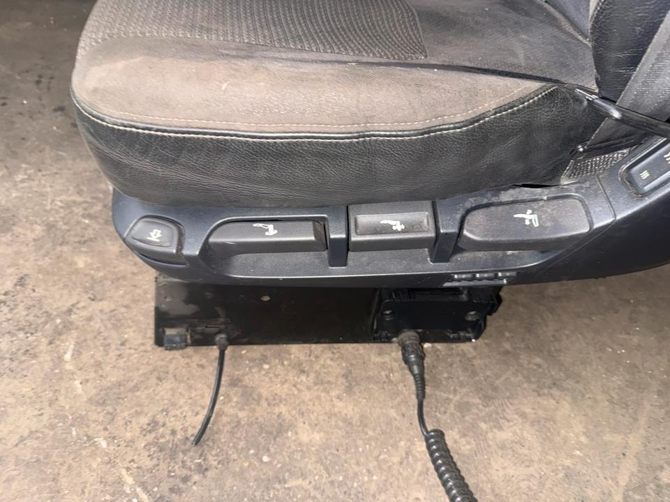 DAF XF 460 Euro 6 Fahrersitz mit Luft - Banco de Caminhão: foto 5 DAF XF 460 Euro 6 Fahrersitz mit Luft - Banco de Caminhão: foto 5