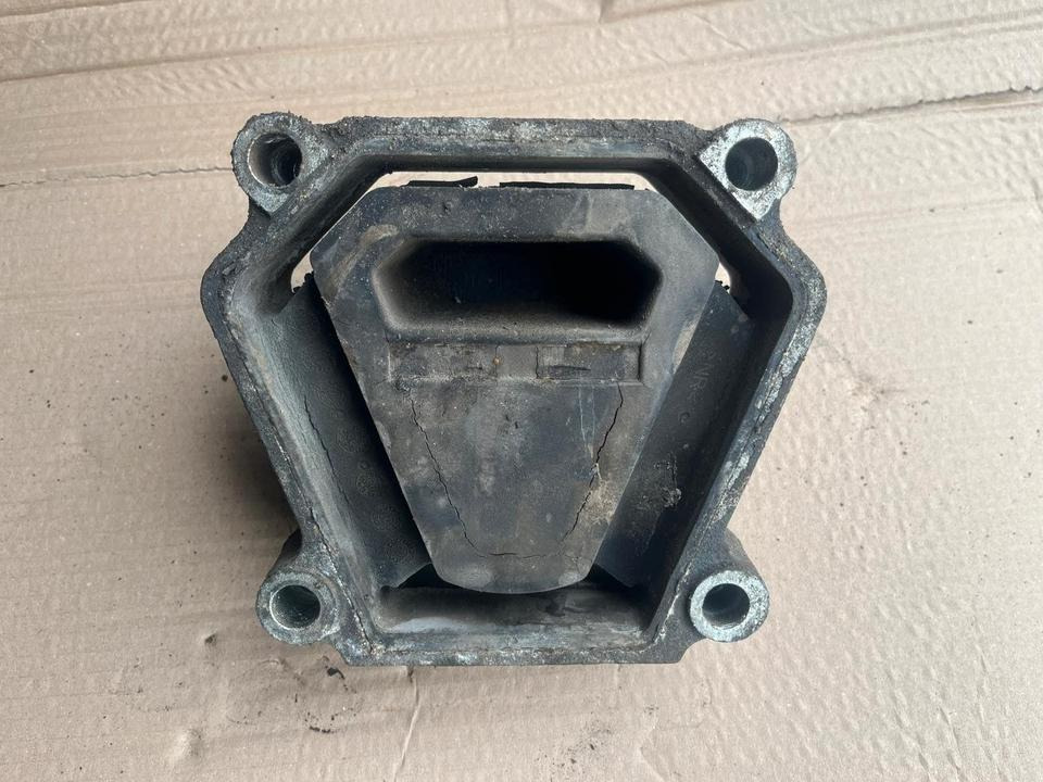 IVECO Stralis 450 Motorlager Motorhalter 3423630 - Engine bearing de Caminhão: foto 2 IVECO Stralis 450 Motorlager Motorhalter 3423630 - Engine bearing de Caminhão: foto 2