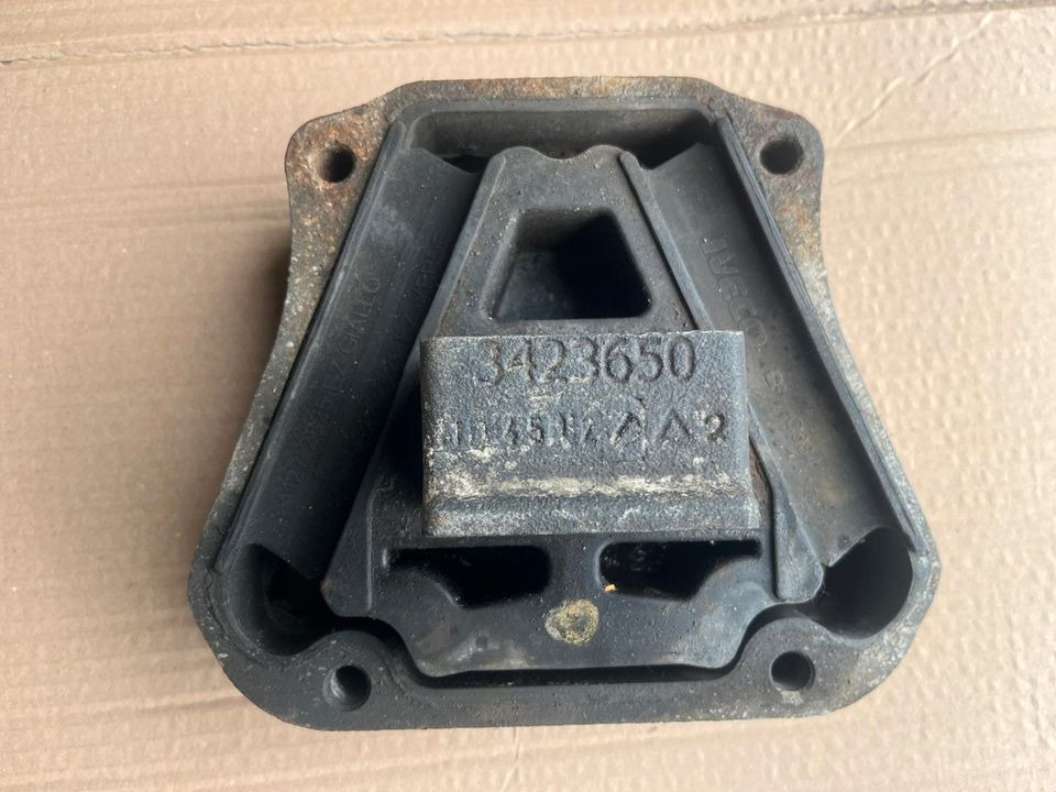 IVECO Stralis 450 Motorlager Motorhalter 3423650 - Engine bearing de Caminhão: foto 1 IVECO Stralis 450 Motorlager Motorhalter 3423650 - Engine bearing de Caminhão: foto 1