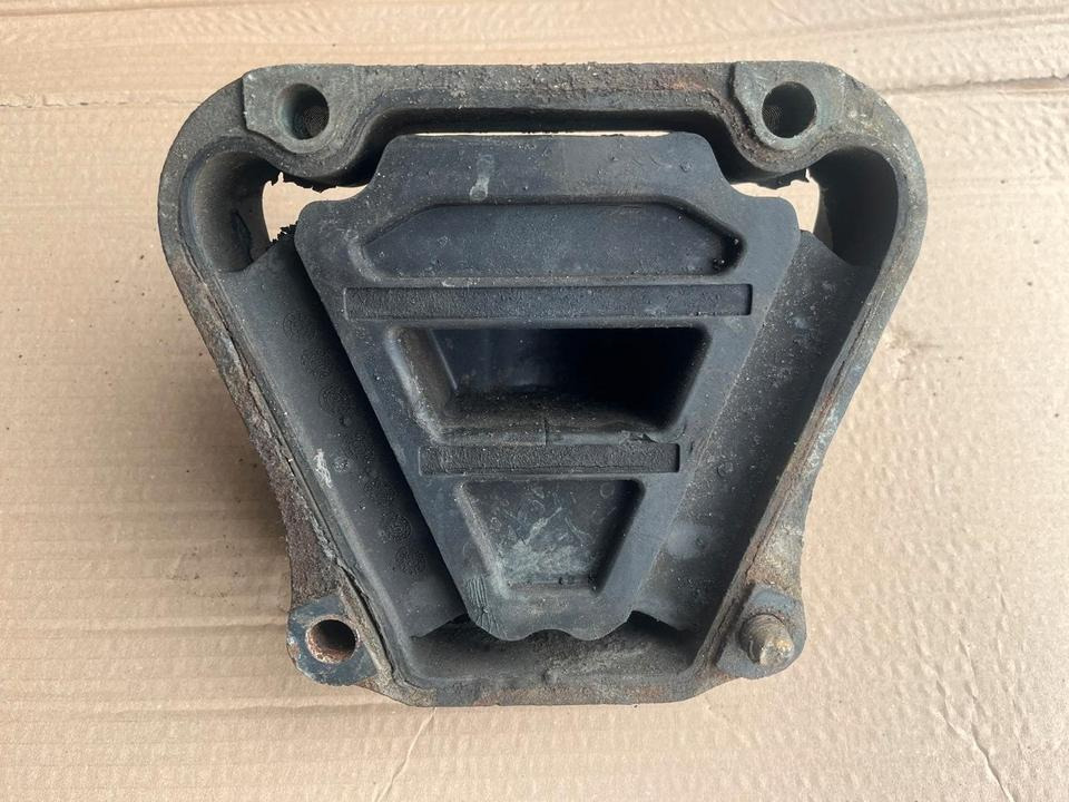 IVECO Stralis 450 Motorlager Motorhalter 3423650 - Engine bearing de Caminhão: foto 2 IVECO Stralis 450 Motorlager Motorhalter 3423650 - Engine bearing de Caminhão: foto 2