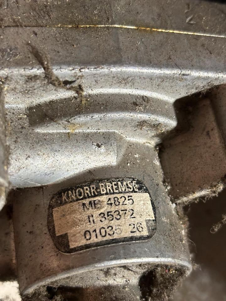 KNORR-BREMSE Fußbremsventil MB4825/35372 - Válvula de freio de Caminhão: foto 3 KNORR-BREMSE Fußbremsventil MB4825/35372 - Válvula de freio de Caminhão: foto 3