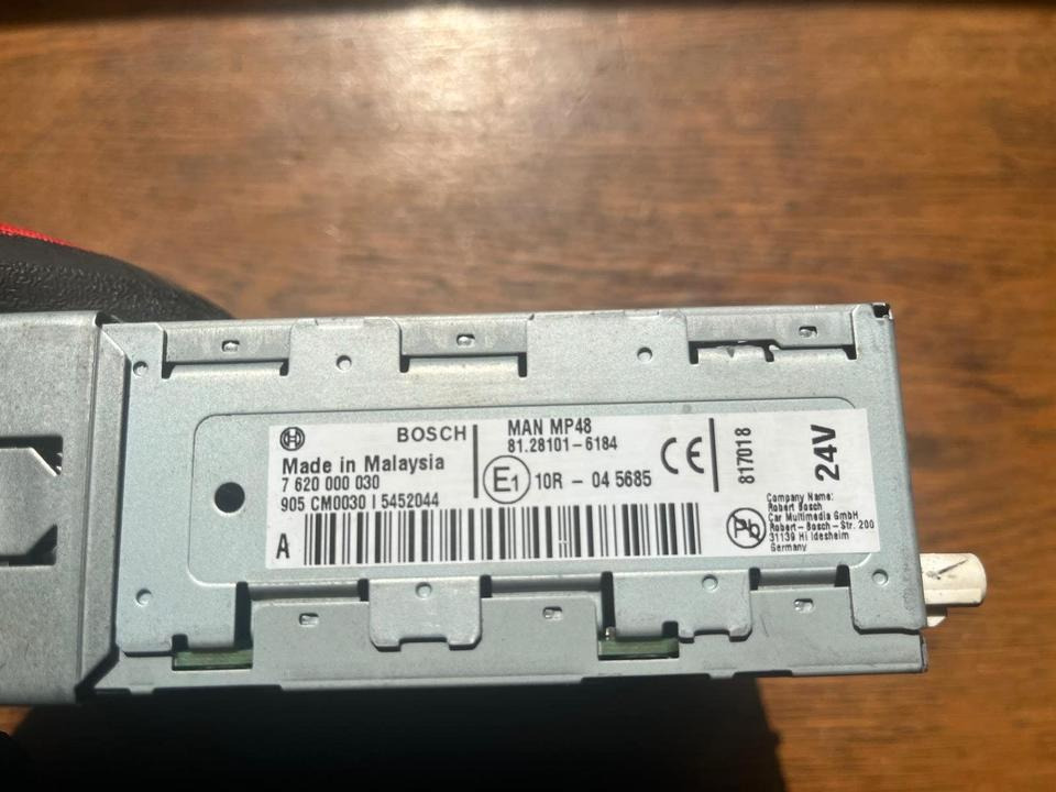 MAN Bosch Multimedia Radio 24V 81.28101-6184 - Sistema de navegação de Caminhão: foto 2 MAN Bosch Multimedia Radio 24V 81.28101-6184 - Sistema de navegação de Caminhão: foto 2