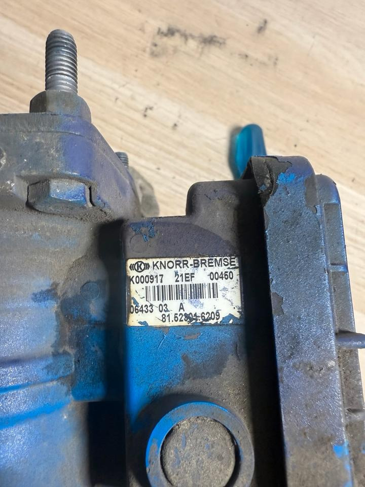 MAN KNORR-BREMSE EBS Ventil K000917 81.52301.6209 - Válvula de Caminhão: foto 5 MAN KNORR-BREMSE EBS Ventil K000917 81.52301.6209 - Válvula de Caminhão: foto 5