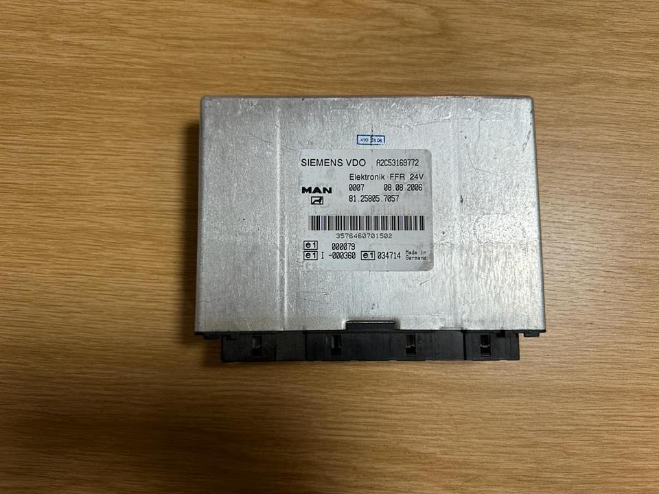 MAN SIEMENS VDO ELEKTRONIK FFR Steuergerät 81.25805.7057 - Centralina electrónica de Caminhão: foto 1 MAN SIEMENS VDO ELEKTRONIK FFR Steuergerät 81.25805.7057 - Centralina electrónica de Caminhão: foto 1